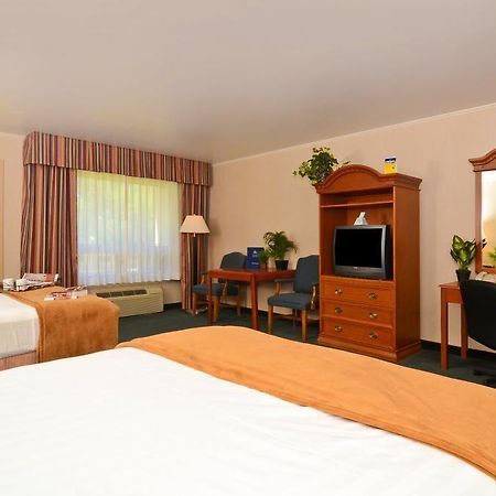Red Arrow Inn & Suites, A Travelodge By Wyndham มองโทรส ภายนอก รูปภาพ