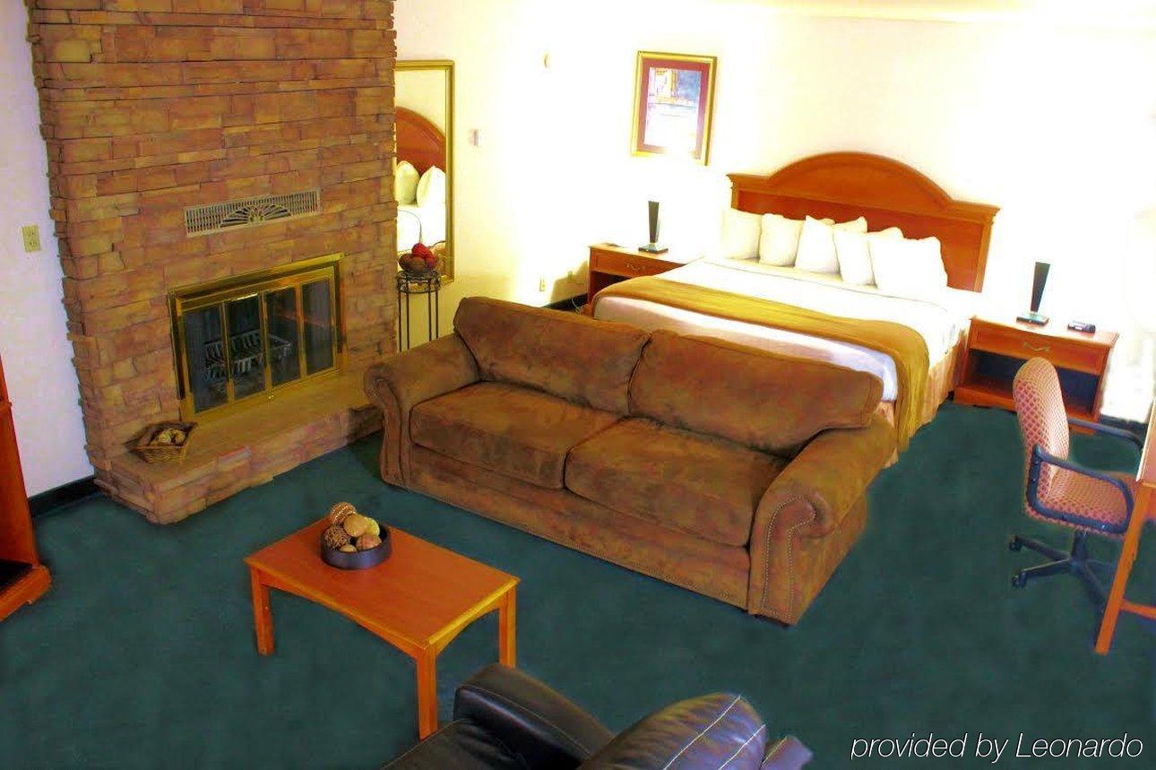 Red Arrow Inn & Suites, A Travelodge By Wyndham มองโทรส ภายนอก รูปภาพ