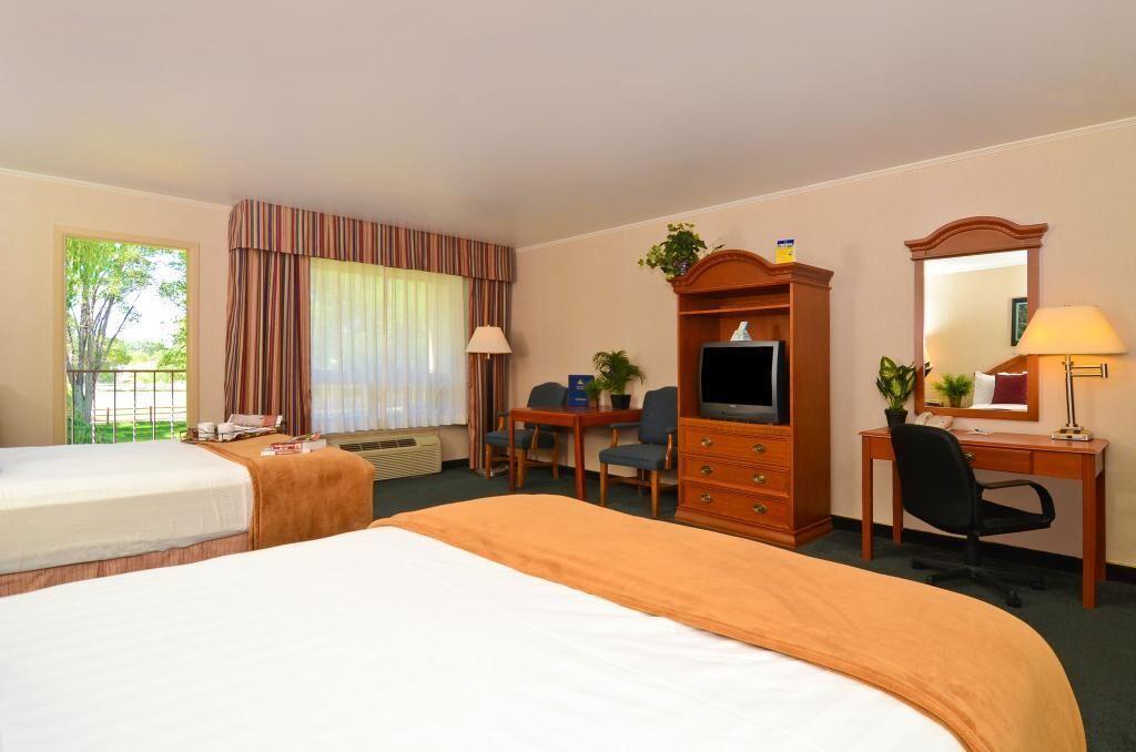 Red Arrow Inn & Suites, A Travelodge By Wyndham มองโทรส ภายนอก รูปภาพ
